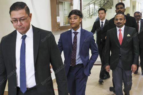 KERABAT PAHANG DIDAKWA CEDERAKAN INDIVIDU DENGAN PISAU
