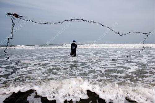 MENJALA IKAN