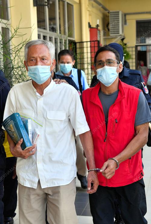 BEKAS DIPLOMAT,ANAK DIDAKWA TANAM 102 POKOK GANJA