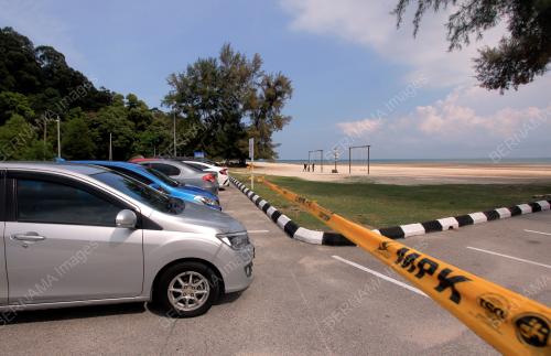 BERKELAH DALAM KERETA