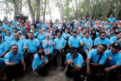 DATUK DR ADNAN MAT