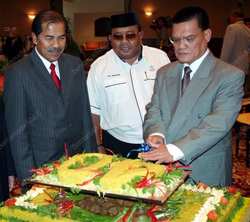 ADNAN_POTONG KEK_PKNP