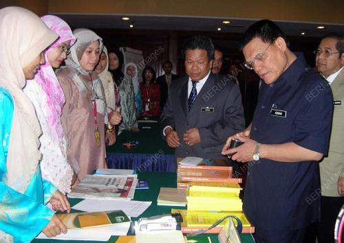 DATUK SERI ADNAN YAAKOB