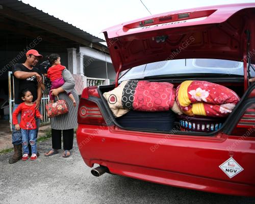 SURI RUMAH SARAT MENGANDUNG GERAK MALAYSIA NAIK TEKSI