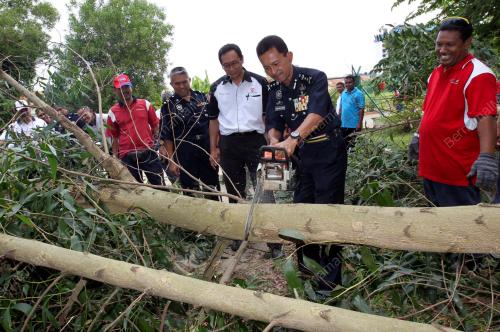 PH02_09072013_GOTONG_ROYONG