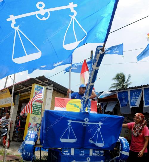 PH02_10042013_BENDERA