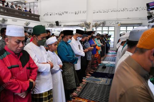 DATUK SERI ISMAIL SABRI YAAKOB