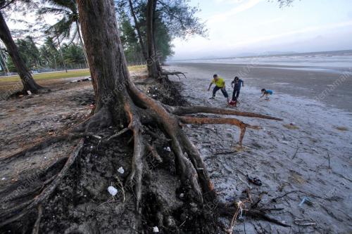 PANTAI SEPAT