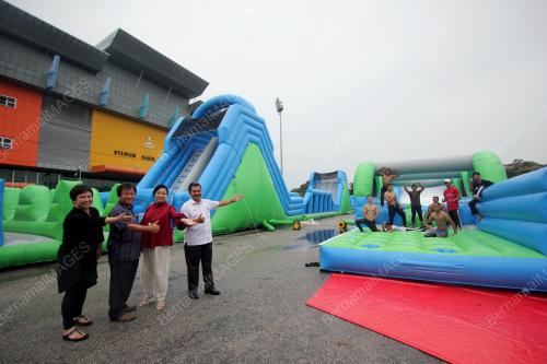 PH02_11102017_INFLATABLE_BN201710108074