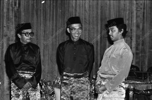 ISTIADAT MENGHADAP