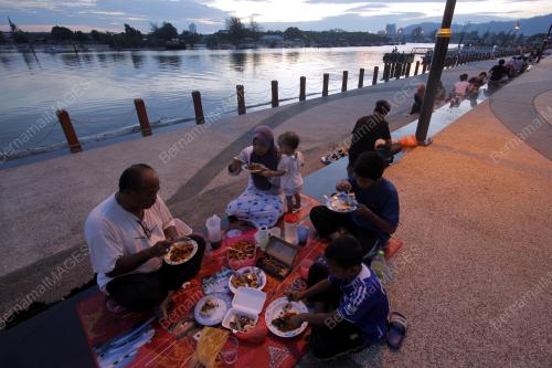 PH02_12072013_BERBUKA