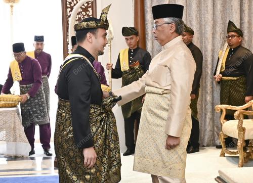 DATUK AHMAD FARHAN FAUZI