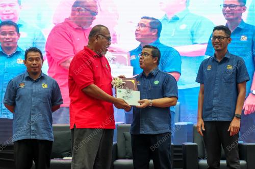 AHMAD ZAINAL ABDULLAH