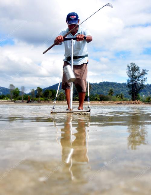 MENCARI KEPAH