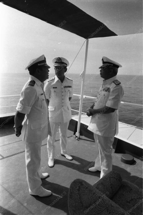 AGUNG DAN TENTERA LAUT