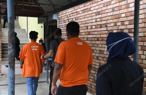 RASUAH KAKITANGAN FELDA