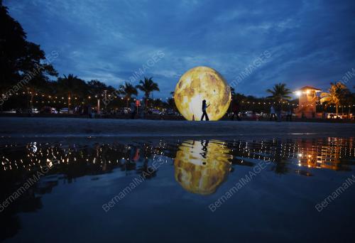 BULAN GERGASI