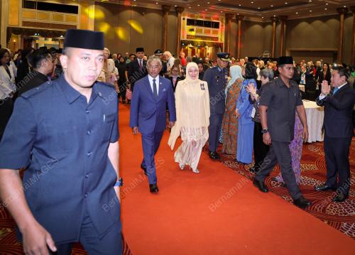 AL-SULTAN ABDULLAH RI'AYATUDDIN AL-MUSTAFA BILLAH SHAH