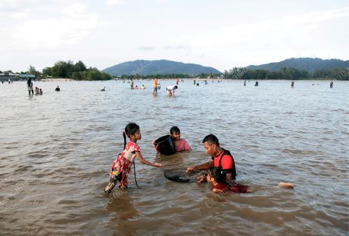 MENGISI MASA LAPANG CUTI UMUM MENCARI KEPAH