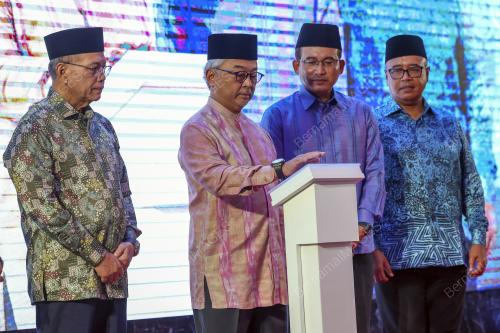 AL-SULTAN ABDULLAH RI'AYATUDDIN AL-MUSTAFA BILLAH SHAH