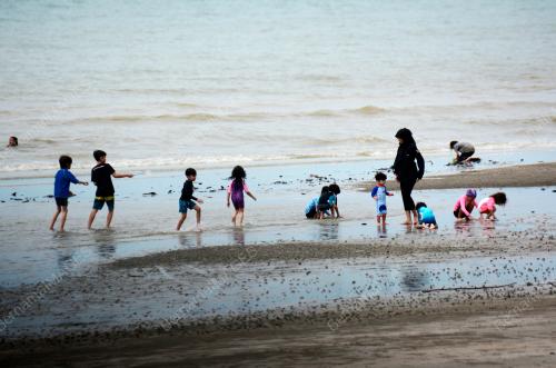 BERMAIN DI TEPI PANTAI MASA PKPP