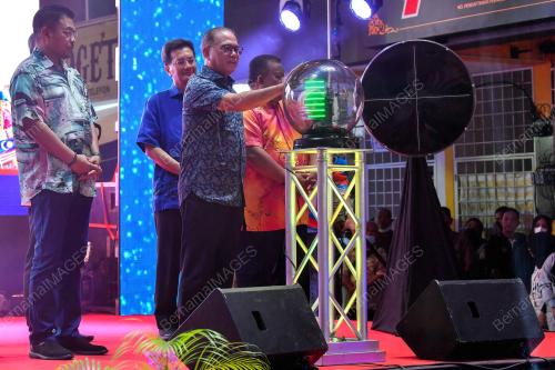 DATUK SERI WAN ROSDY WAN ISMAIL