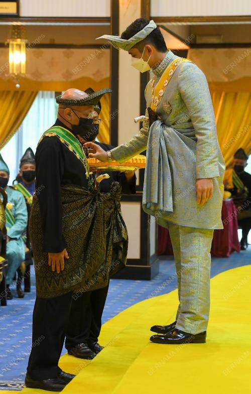 TENGKU HASSANAL IBRAHIM ALAM SHAH AL-SULTAN ABDULLAH 