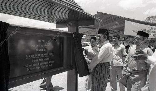 DR. MAHATHIR MOHAMAD