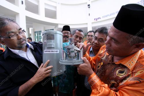 ALAT MENYUKAT HUJAN
