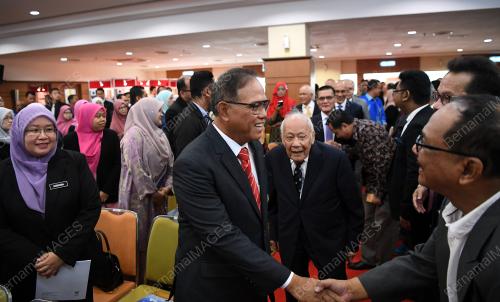 DATUK SERI WAN ROSDY WAN ISMAIL