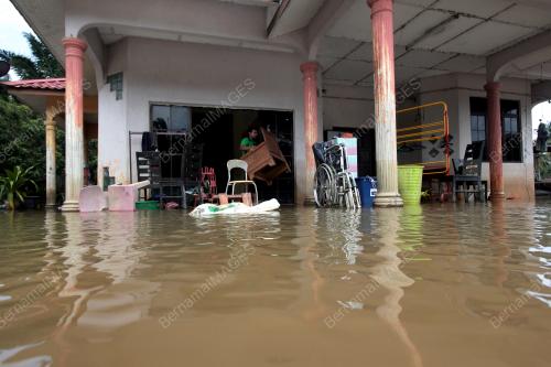 BANJIR BERANSUR SURUT