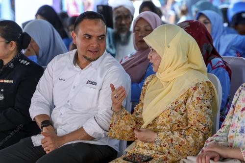FADHLINA SIDEK