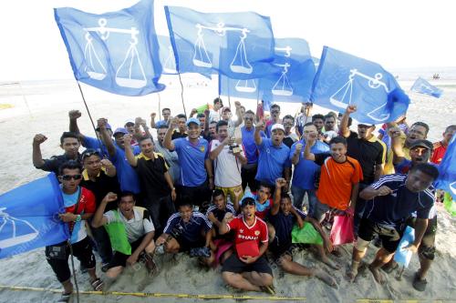 PH02_17032013_BOLA_PANTAI