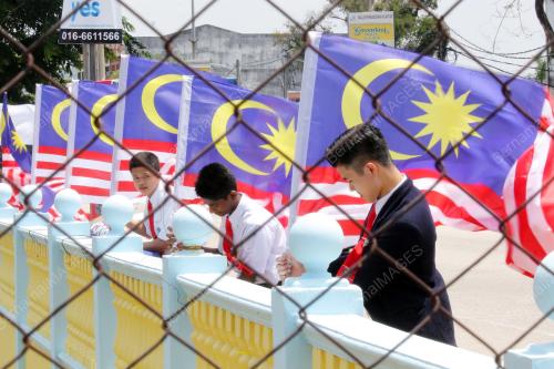 PH02_17082015_BENDERA