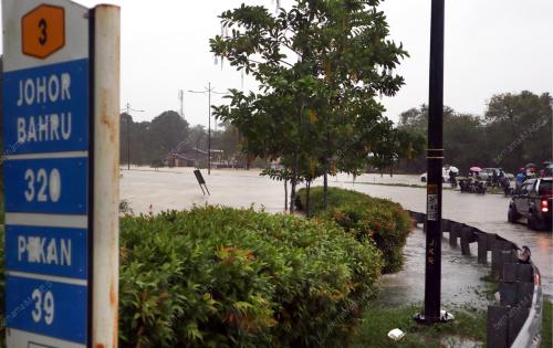 BANJIR JALAN PEKAN-KUANTAN
