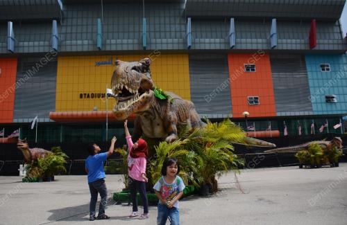 PAMERAN TAMAN TEMA DINOSAUR