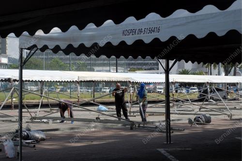 MEMASANG KANOPI UNTUK BAZAR RAMADAN