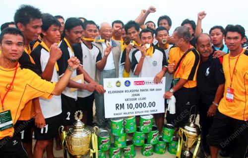 KEJOHANAN BOLA SEPAK PANTAI FAM