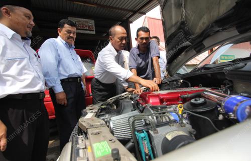 DATUK SHAHIRUDDIN AB MOIN