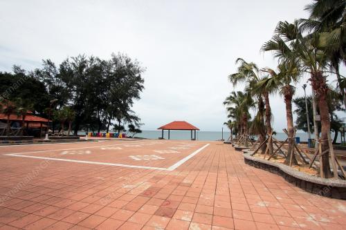 PANTAI TELUK CEMPEDAK