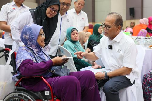 DATUK SERI WAN ROSDY WAN ISMAIL