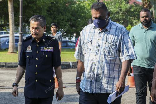 PENGENDALI BAS PERSIARAN DIDAKWA