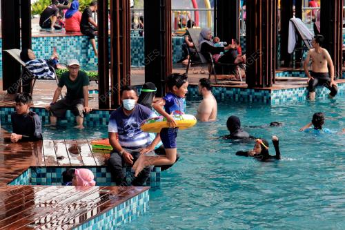 TINJAUAN PEMATUHAN SOP DI KOLAM RENANG