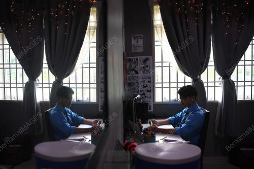 HARI PERTAMA SEKOLAH DALAM TALIAN