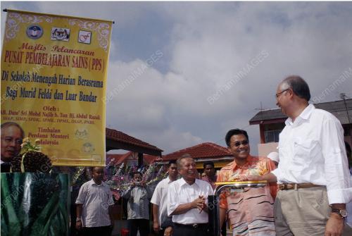 MOHD NAJIB TUN ABDUL RAZAK