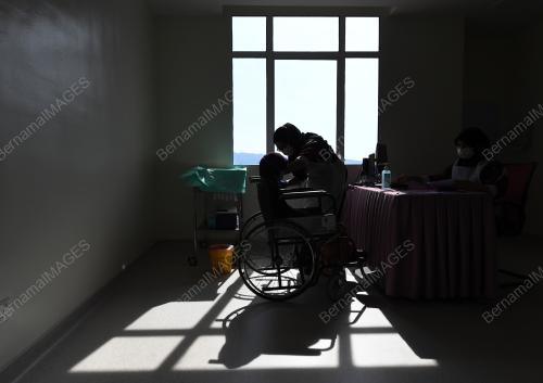 SUNTIK VAKSIN COVID-19 HOSPITAL KPJ PAHANG