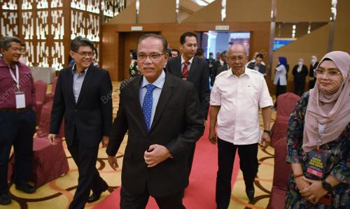DATUK SERI WAN ROSDY WAN ISMAIL