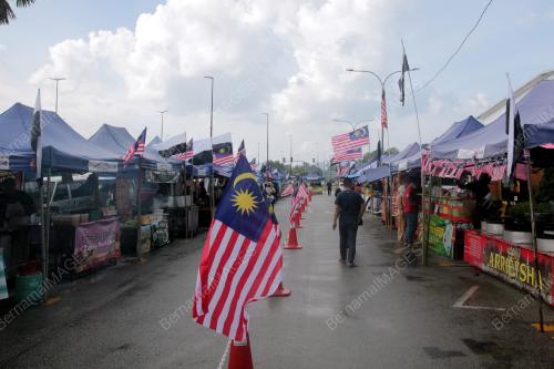 JALUR GEMILANG DI PASAR MALAM