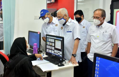 DATUK SERI ISMAIL SABRI YAAKOB