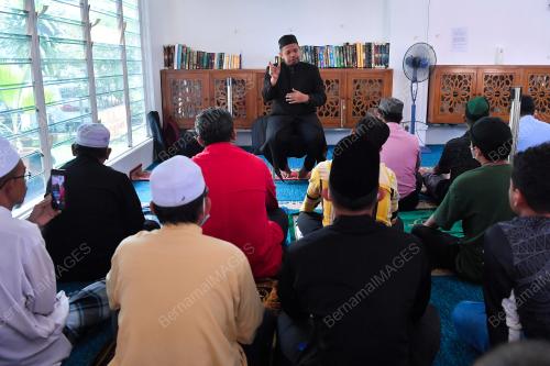 JURUBAHASA ISYARAT UNTUK KHUTBAH JUMAAT